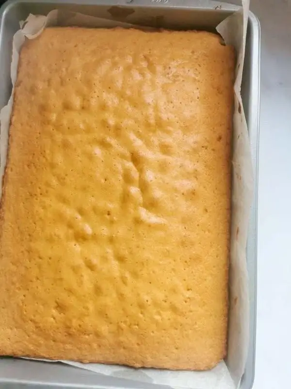 victoria-sponge-traybake-recipe