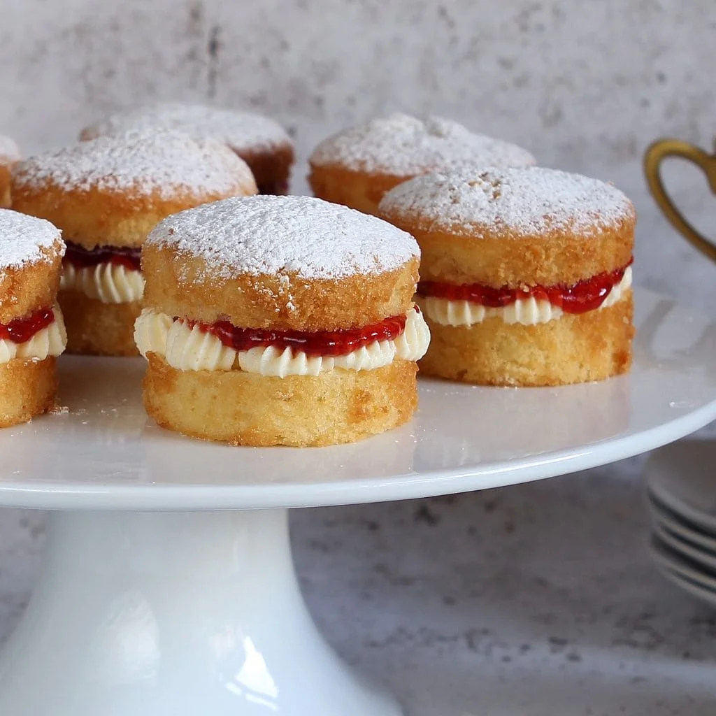 Small Victoria Sponge