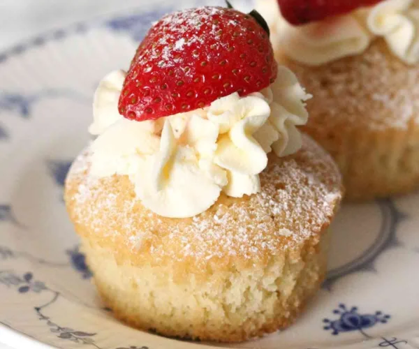 Victoria Sponge Cupcakes, The Classic Cake in Cupcake Form