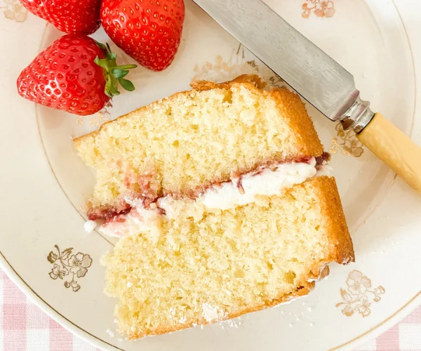 Victoria Sponge with Buttercream, Rich and Sturdy Classic